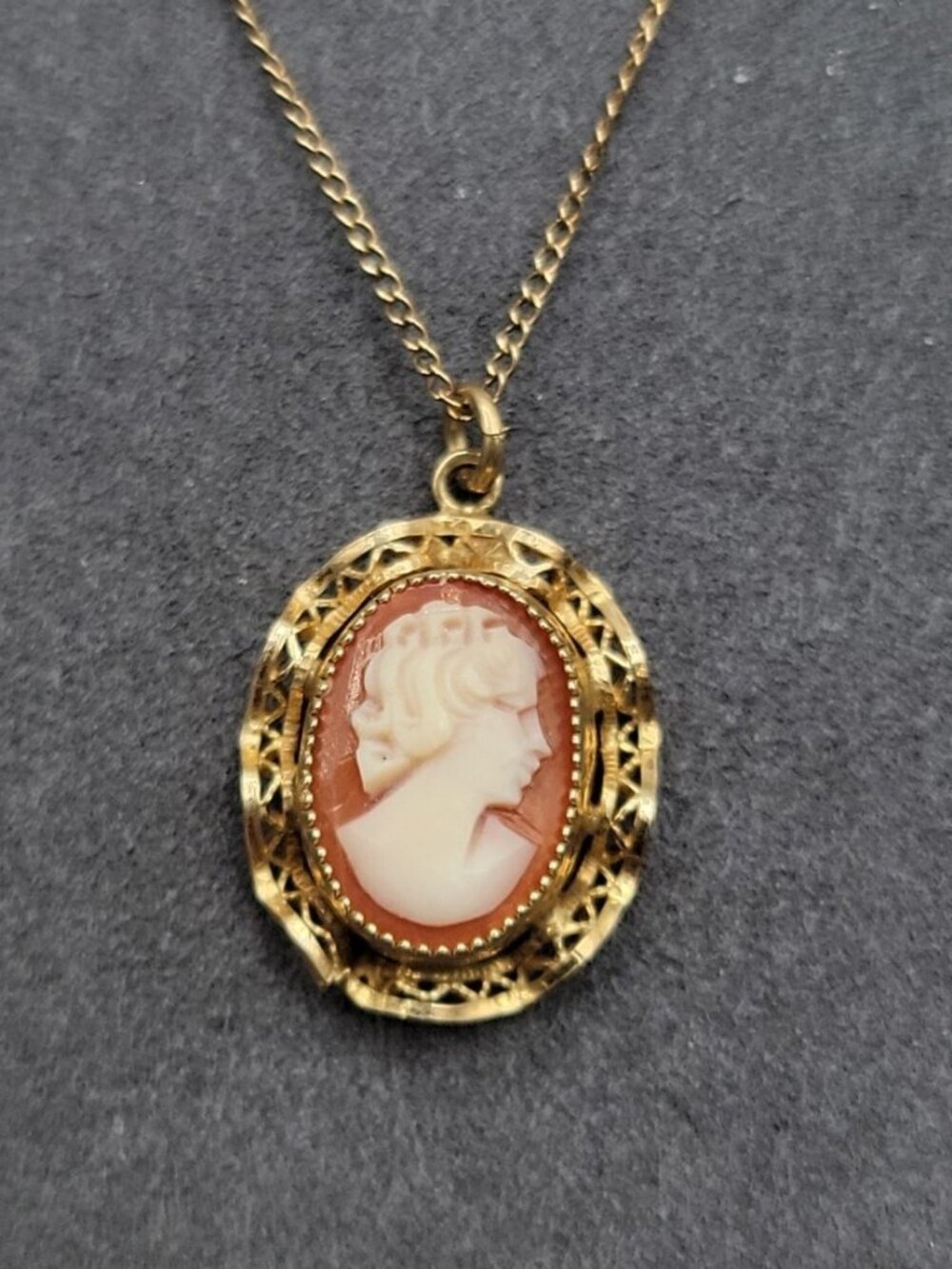 Vintage Van Dell 12kgf Cameo Pendant Necklace Ruffled Open Metalwork Frame 16" - Picture 8 of 13